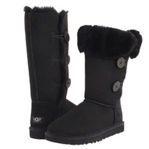 UGG - Bailey Button Triplet - size 7